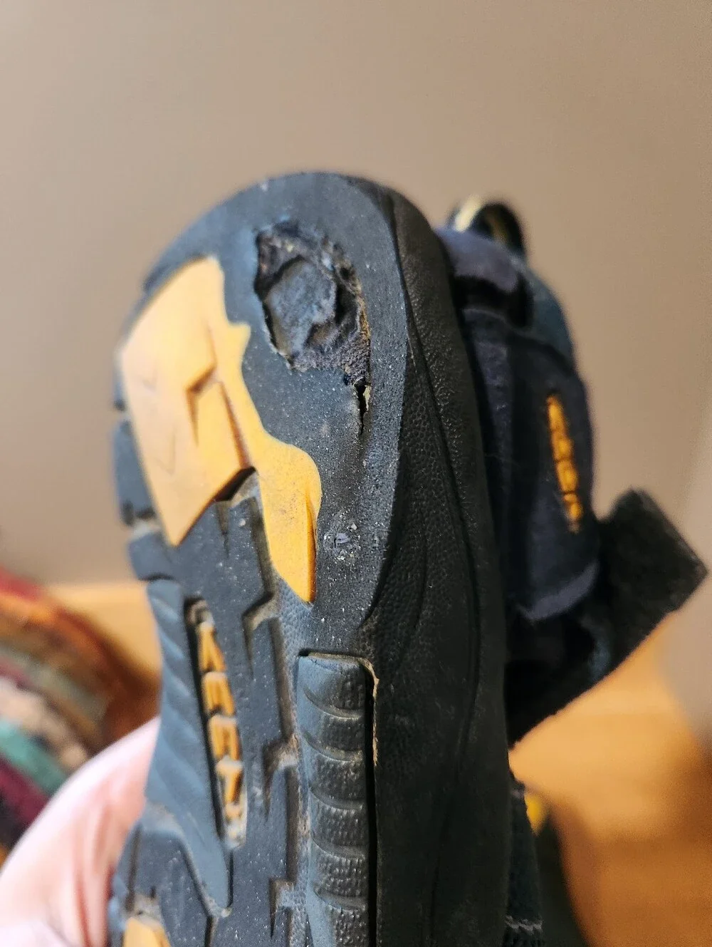 Keen Kids Navy Blue Closed-Toe Adventure Sandals with Yellow Accents Size 3